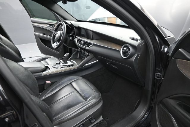 Used 2022 Alfa Romeo Stelvio Ti w/ Active Assist Plus Package AWD/4WD image 22