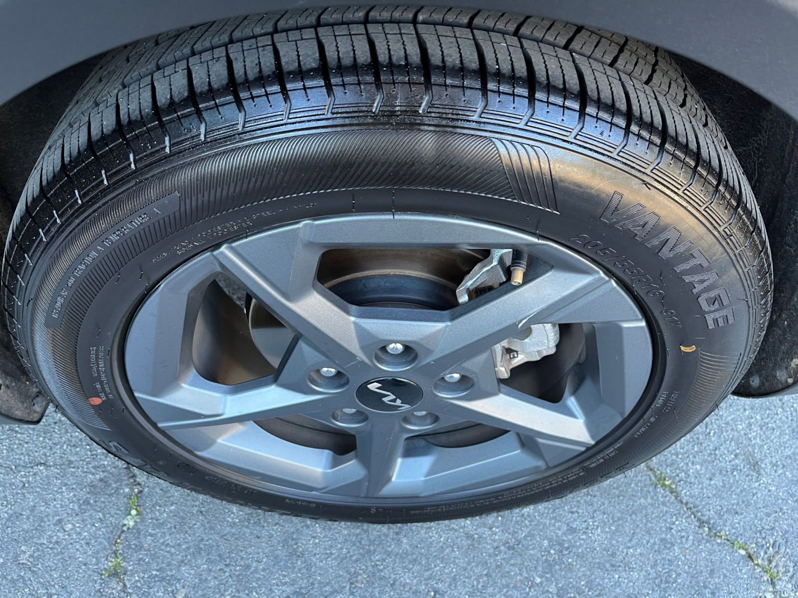 Used 2025 Kia K4 LXS image 29