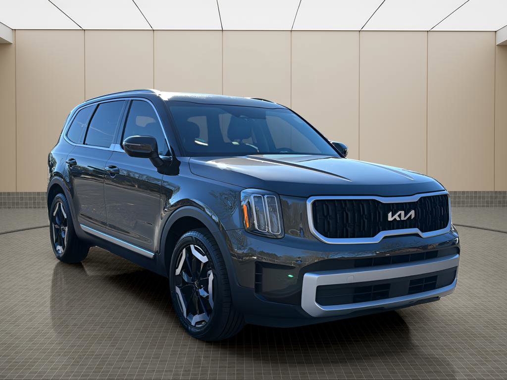Used 2024 Kia Telluride EX w/ EX Captain's Chair Package image 7