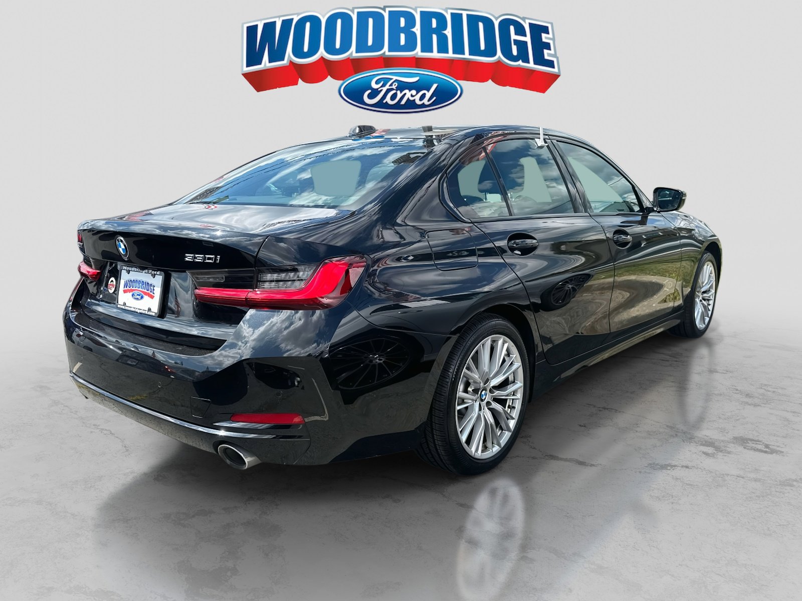 Used 2023 BMW 330i xDrive Sedan w/ Premium Package image 4