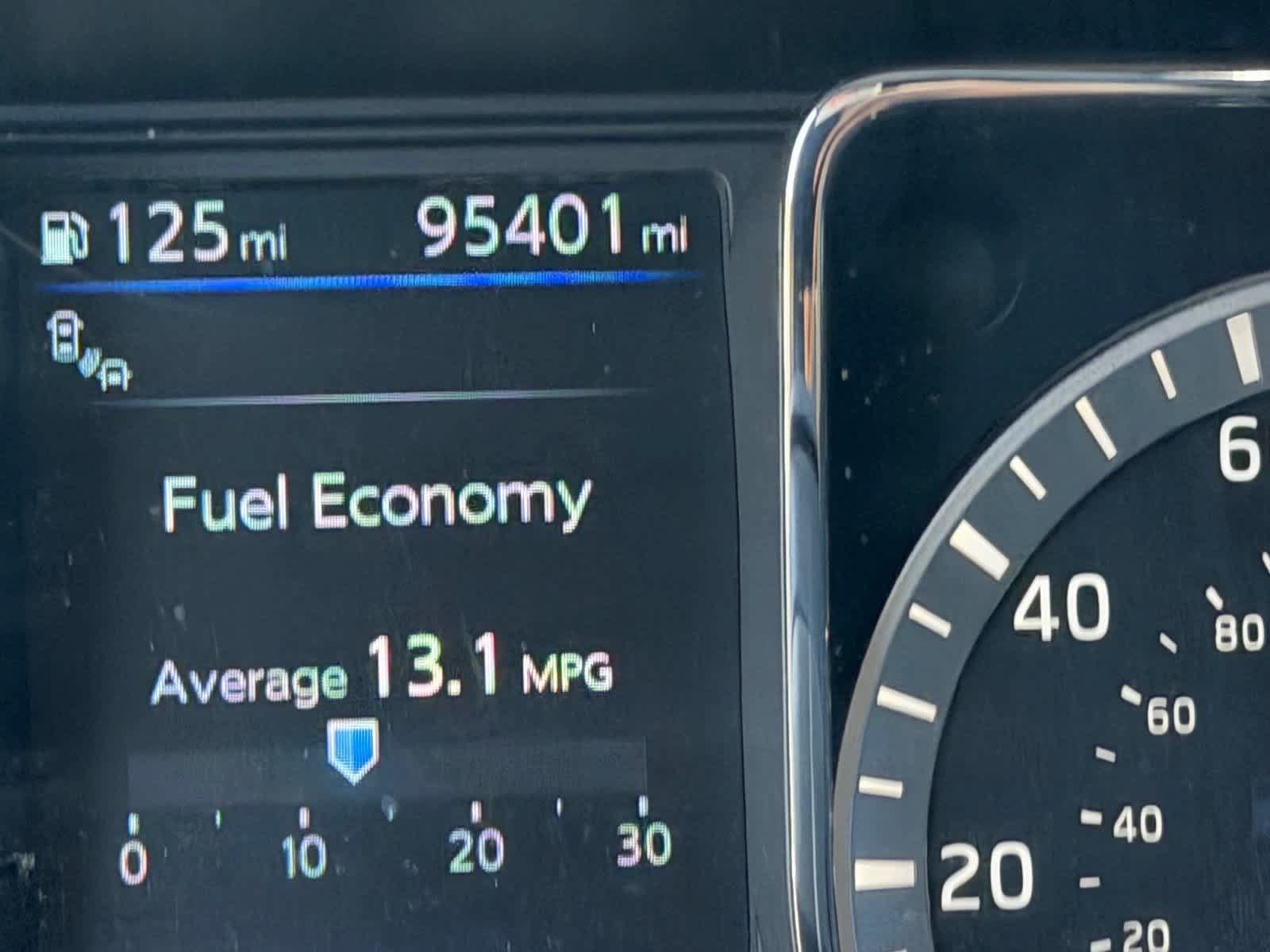Used 2019 Nissan Titan SV w/ SV Convenience Package RWD image 9
