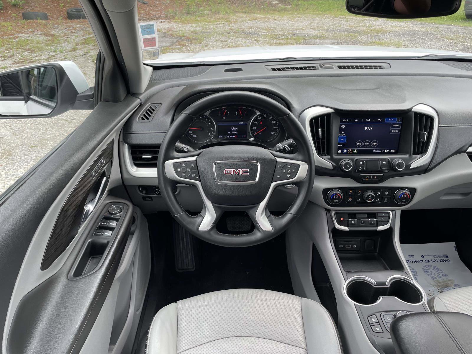 Used 2023 GMC Terrain SLT FWD image 2