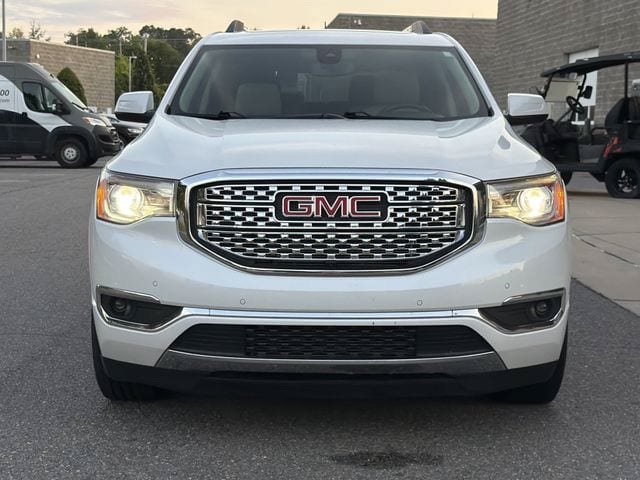 Used 2019 GMC Acadia Denali w/ Technology Package FWD image 8
