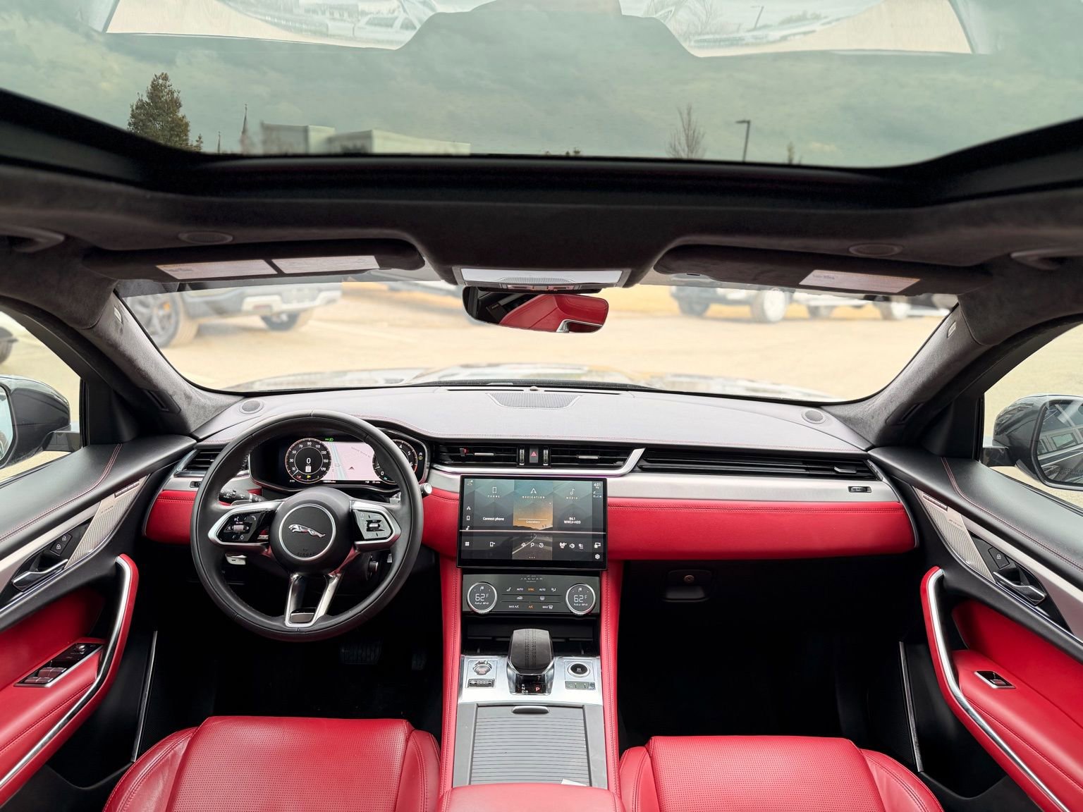 Used 2024 Jaguar F-PACE R-Dynamic S image 36