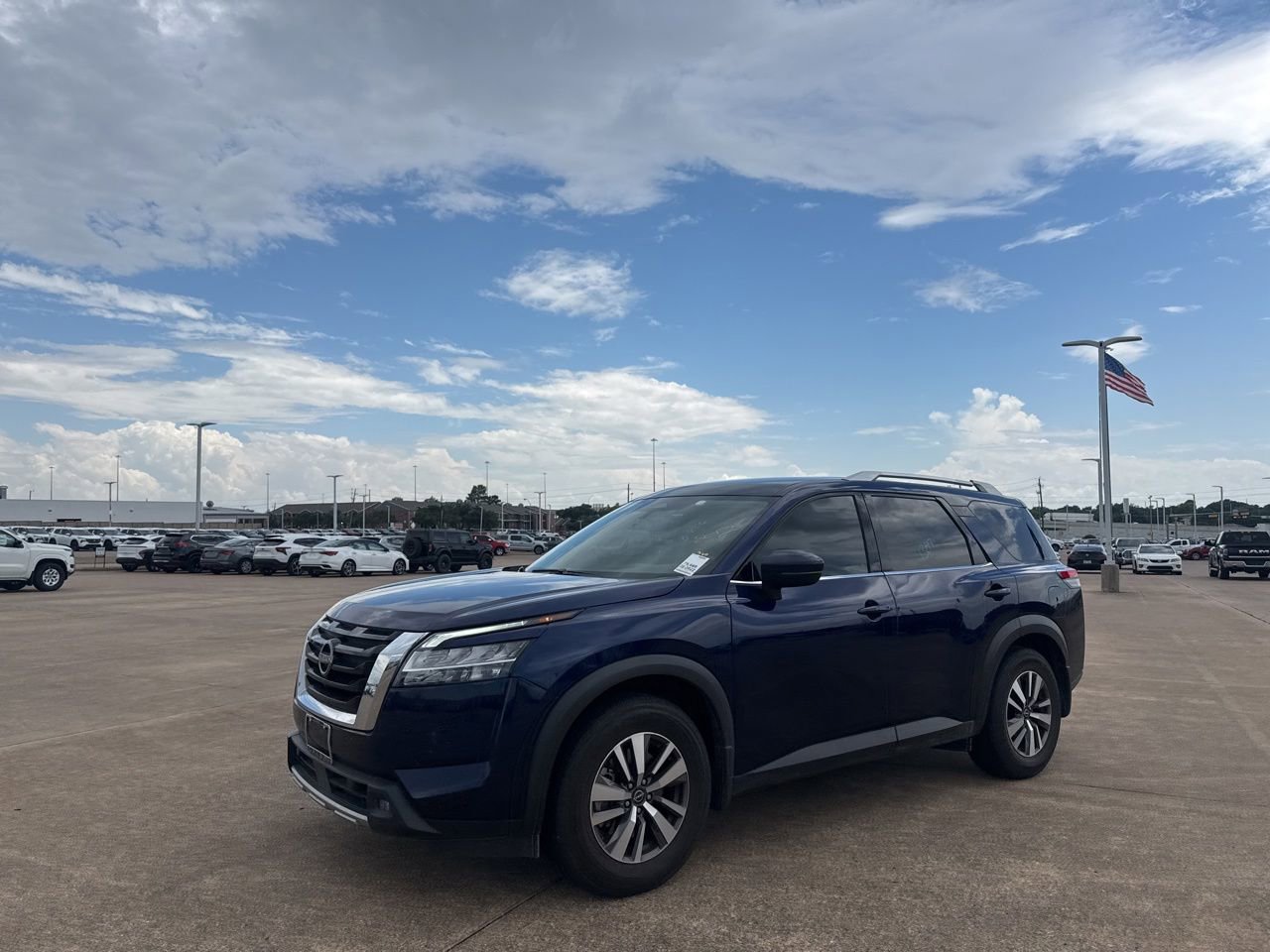 Certified 2022 Nissan Pathfinder SL w/ Lighting Package (N92) FWD image 9