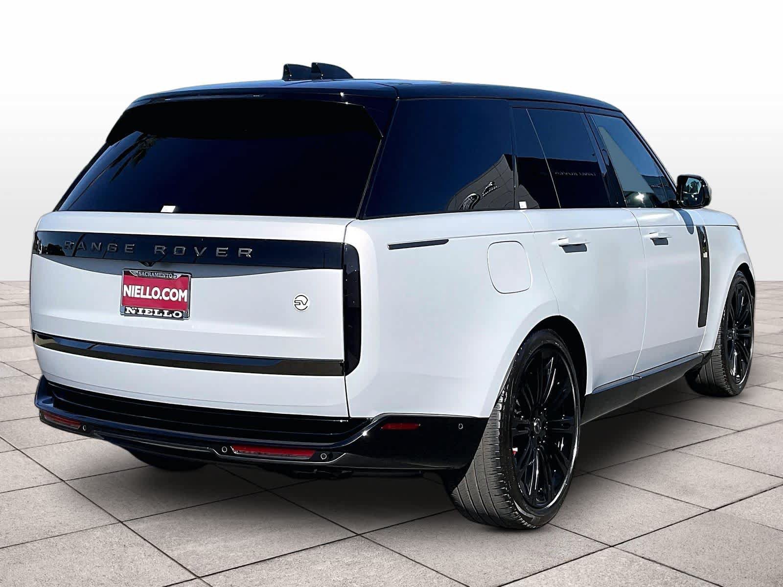 Used 2024 Land Rover Range Rover SV AWD/4WD image 17