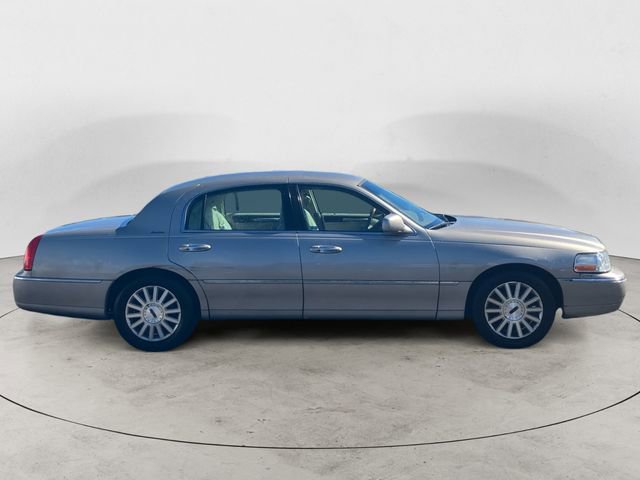 Used 2003 Lincoln Town Car Signature image 7