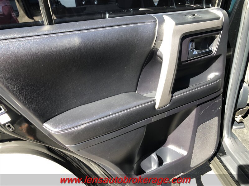Used 2015 Toyota 4Runner SR5 AWD/4WD image 18