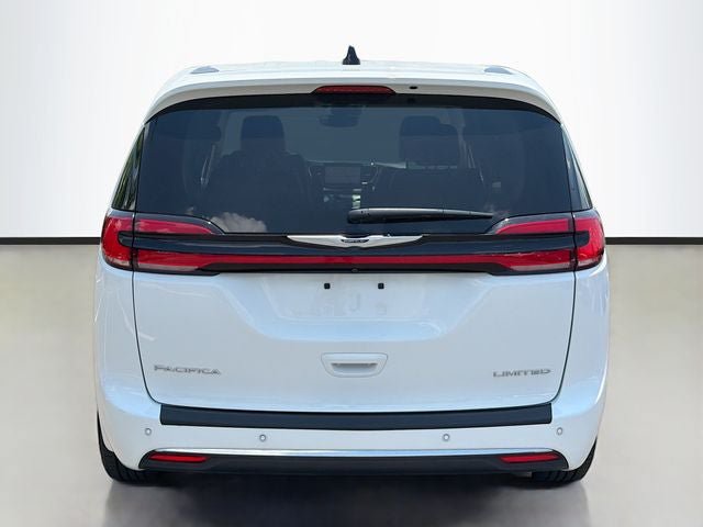 Used 2024 Chrysler Pacifica Limited FWD image 7