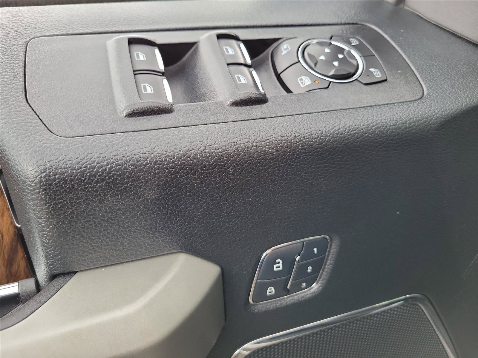 Used 2018 Ford F150 Lariat w/ Equipment Group 502A Luxury AWD/4WD image 20