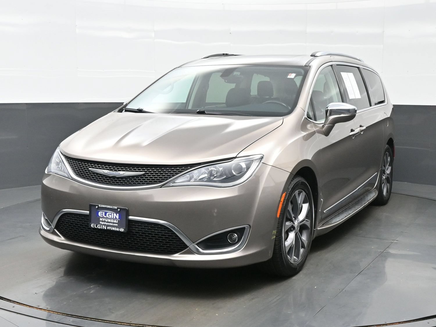 Used 2017 Chrysler Pacifica Limited FWD image 1