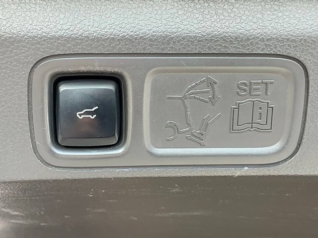 Used 2018 Ford Expedition Limited w/ Equipment Group 302A RWD image 21