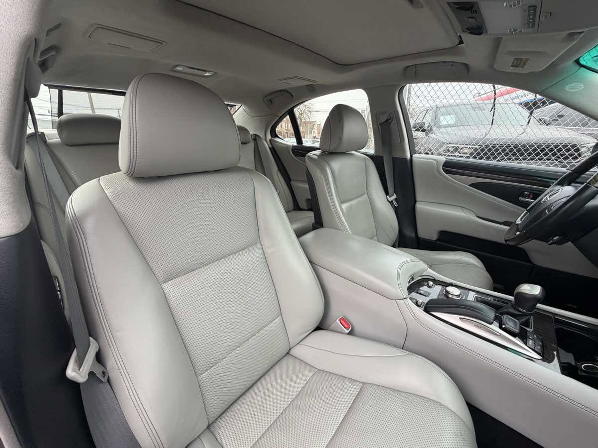 Used 2016 Lexus LS 460 AWD image 22