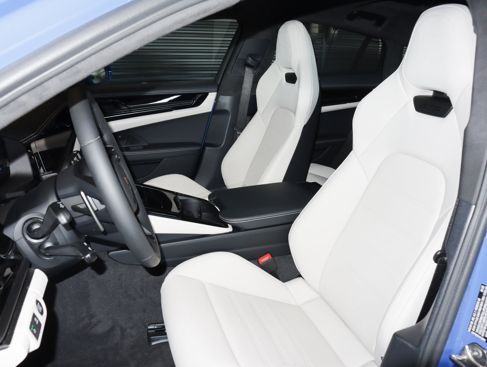 Used 2025 Porsche Panamera GTS image 5