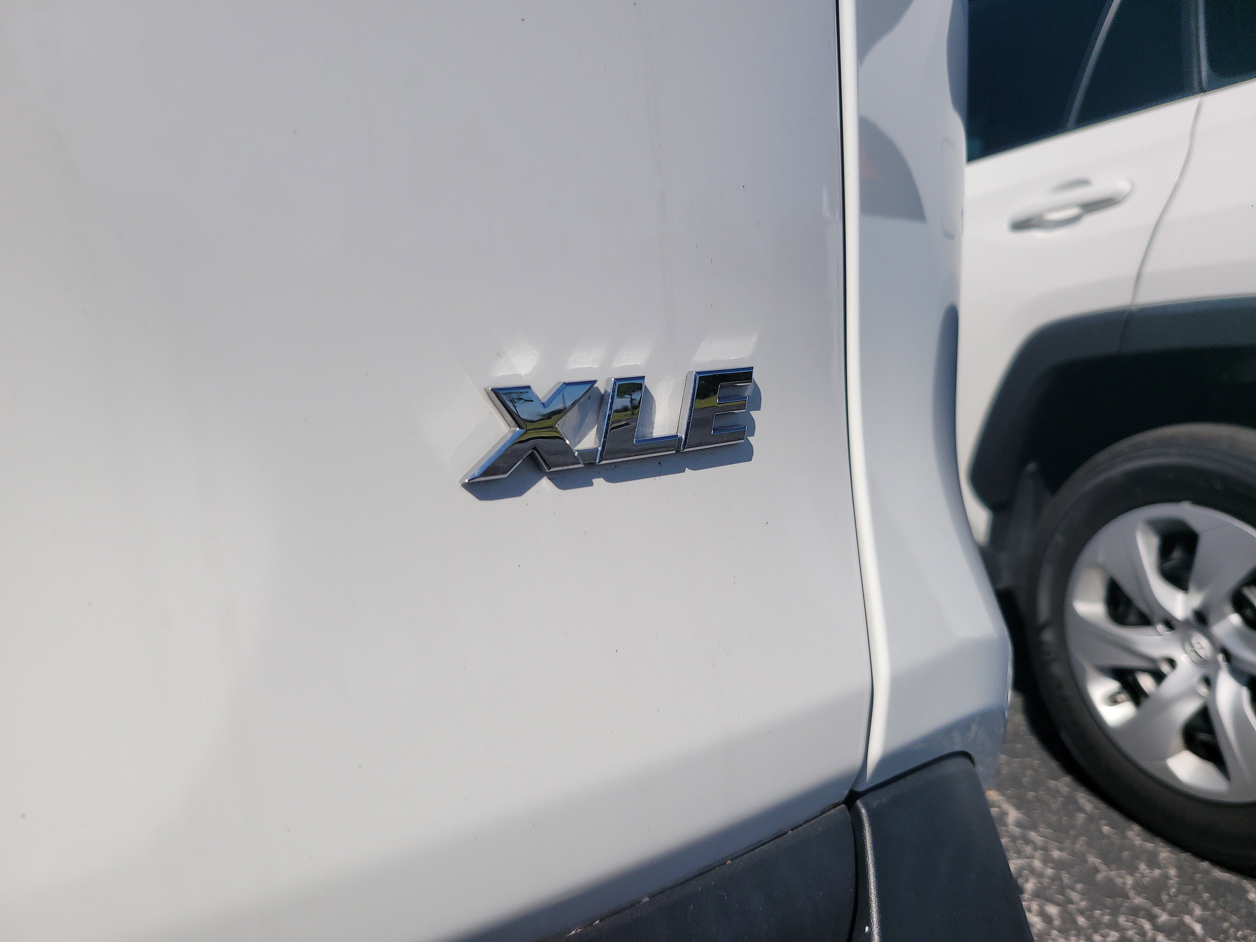 Used 2024 Toyota RAV4 XLE w/ Convenience Package FWD image 9