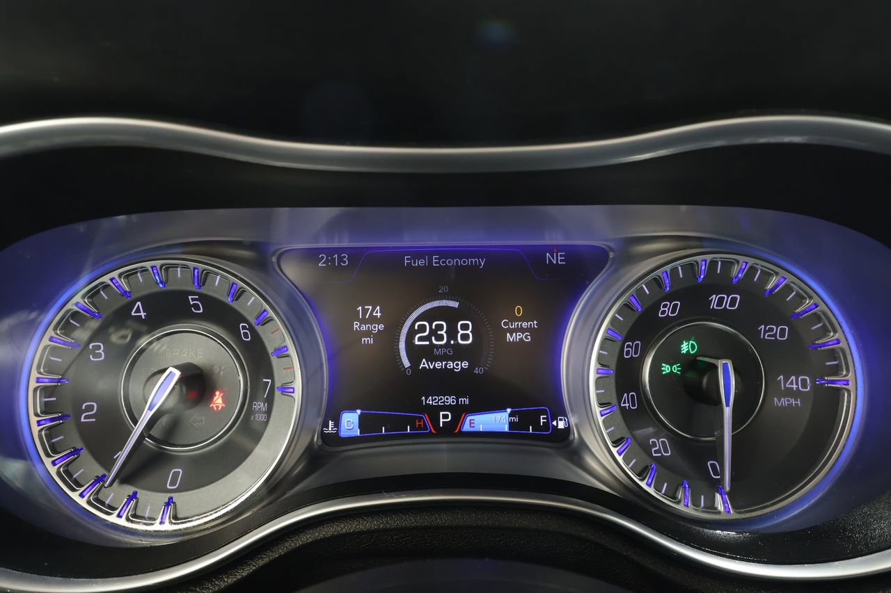 Used 2018 Chrysler 300 Limited w/ Safetytec Plus Group image 8