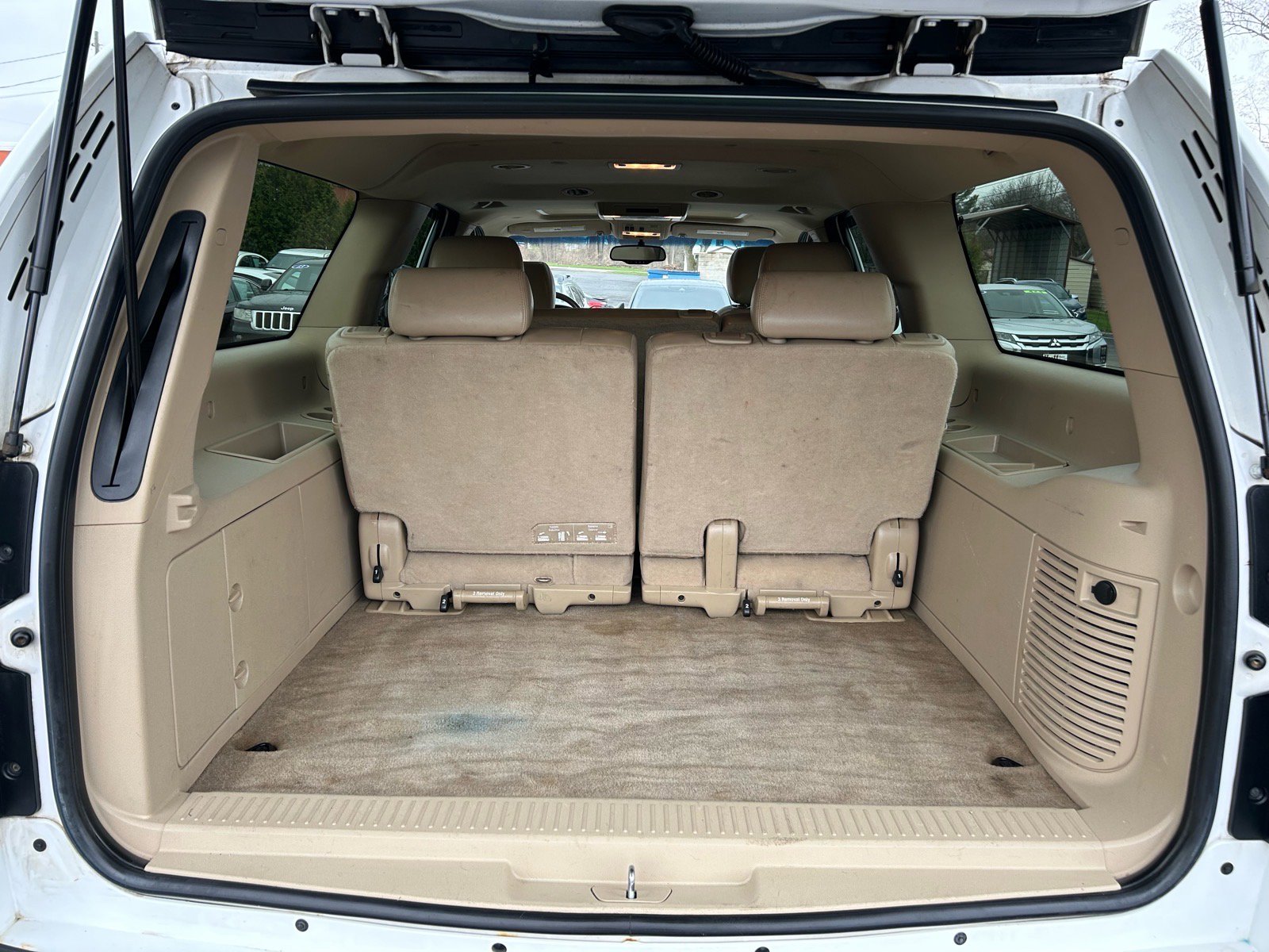 Used 2011 Chevrolet Suburban LT image 17