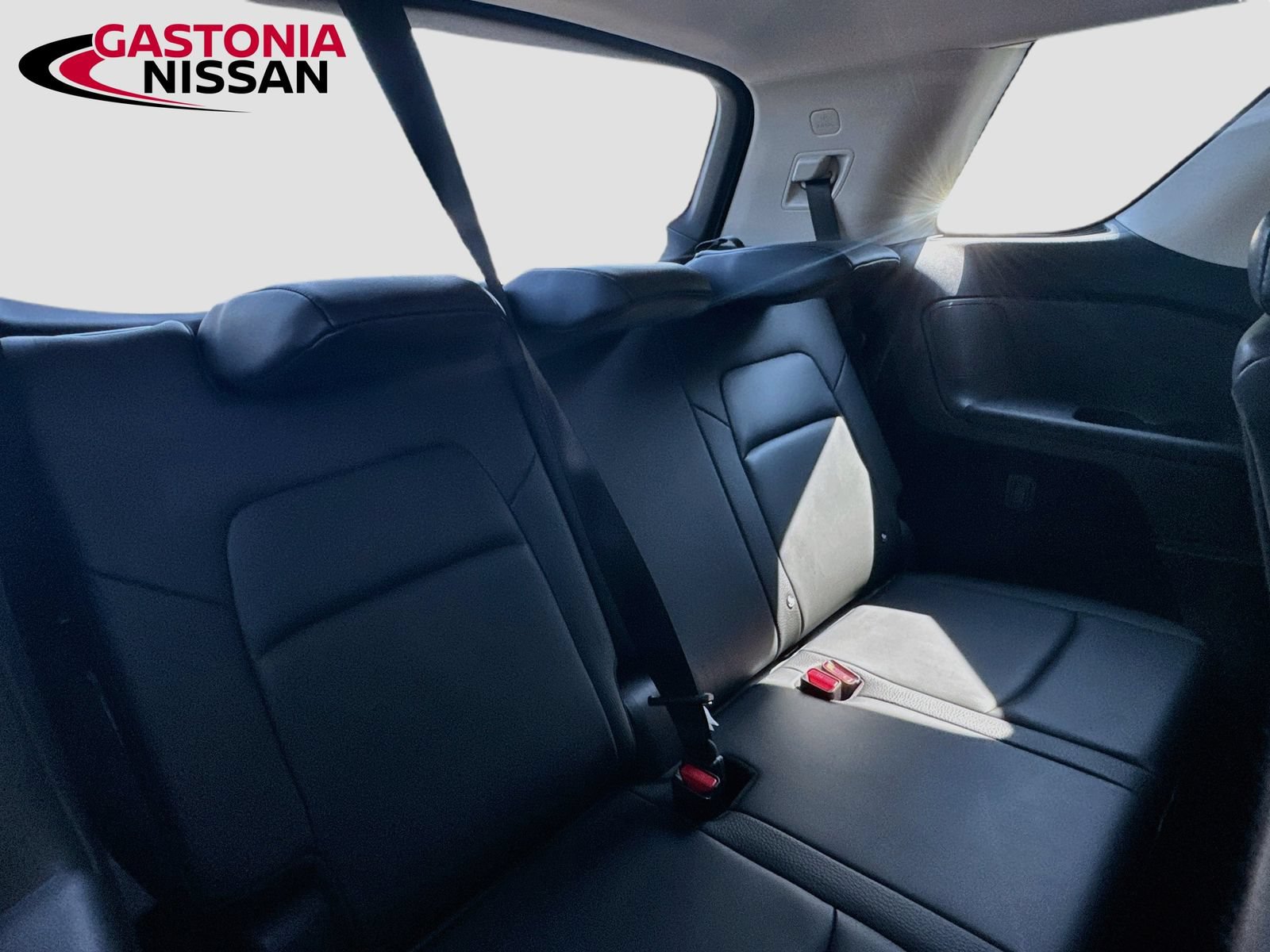 Used 2025 Nissan Pathfinder SL w/ Black Appearance Package FWD image 37