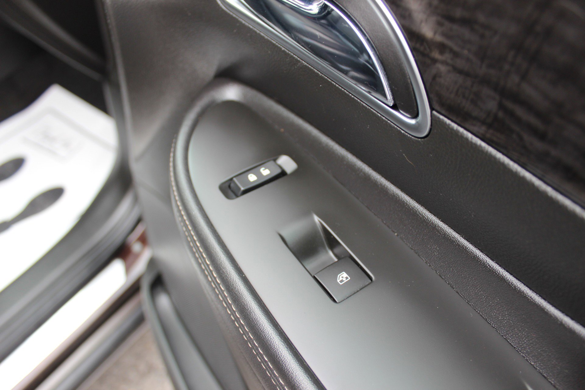 Used 2015 Buick Encore AWD image 33