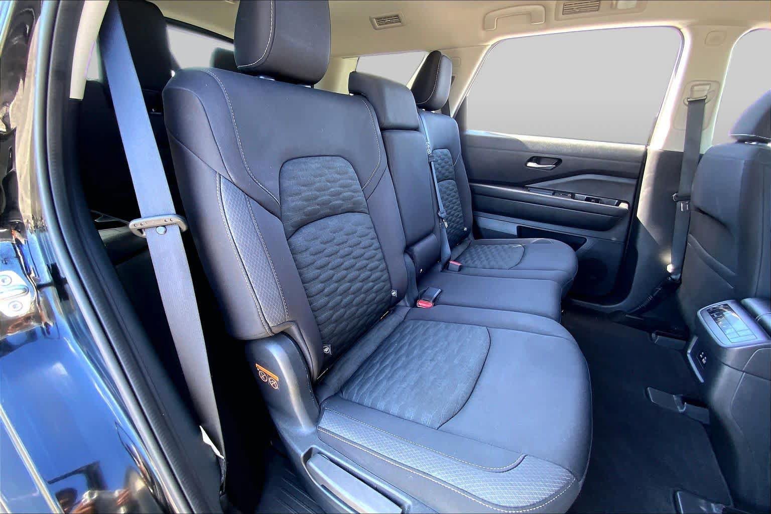 Used 2022 Nissan Pathfinder SV FWD image 19