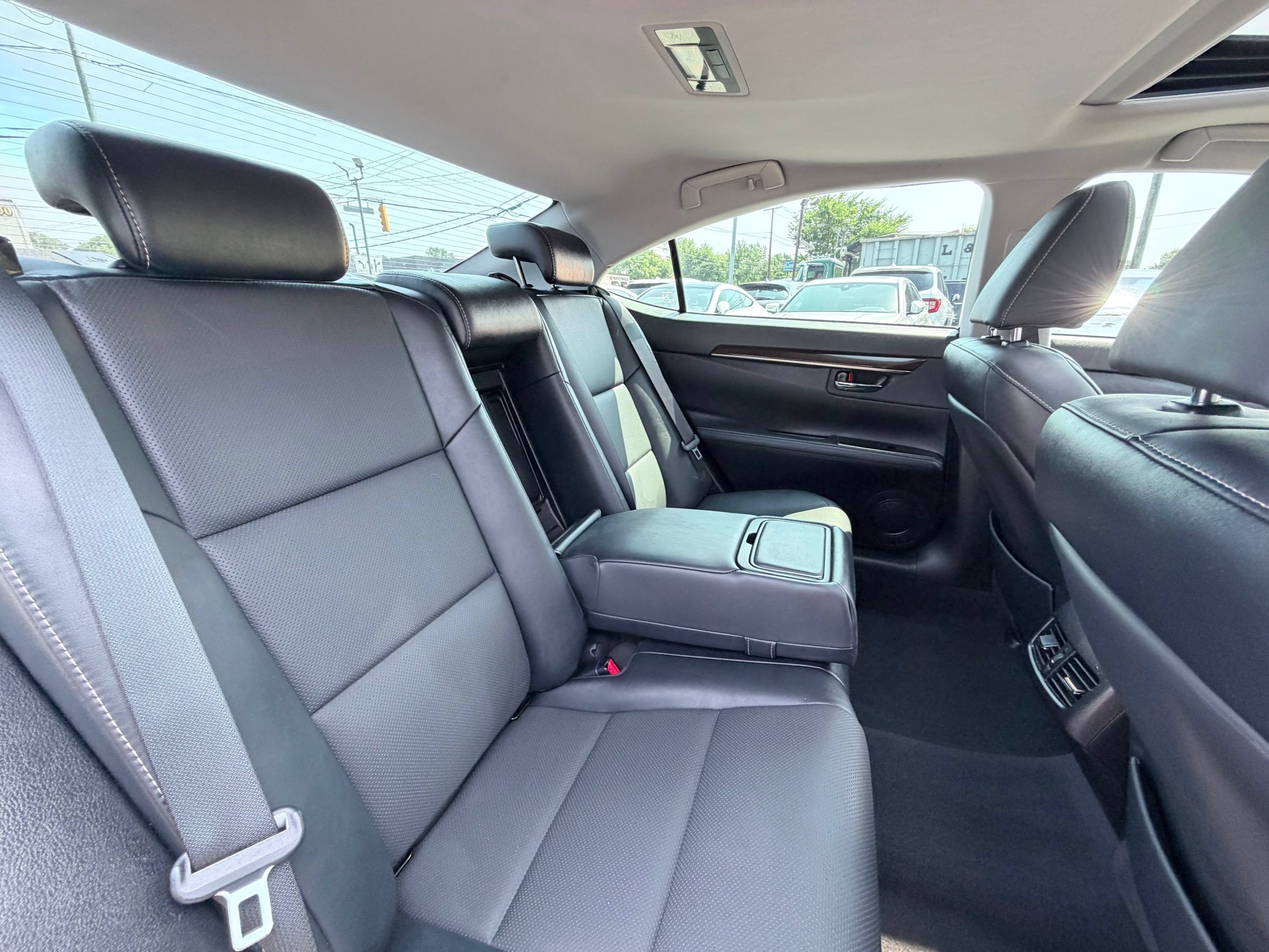 Used 2018 Lexus ES 350 w/ Premier Package FWD image 21