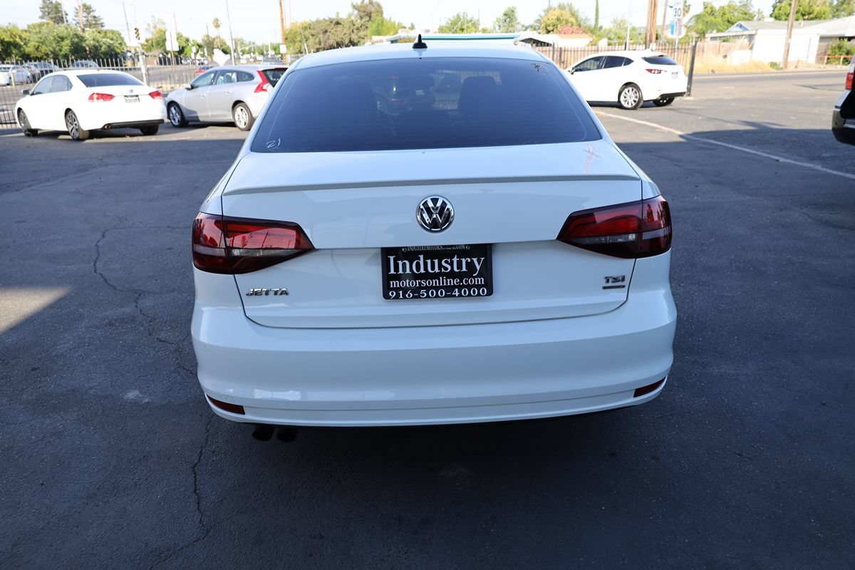 Used 2016 Volkswagen Jetta Sport FWD image 6