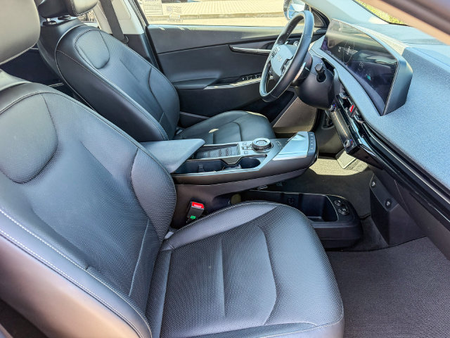 Used 2023 Kia EV6 Wind w/ Wind Technology Package AWD/4WD image 18