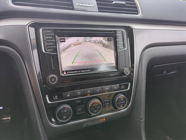 Used 2018 Volkswagen Passat 2.0T R-Line image 12