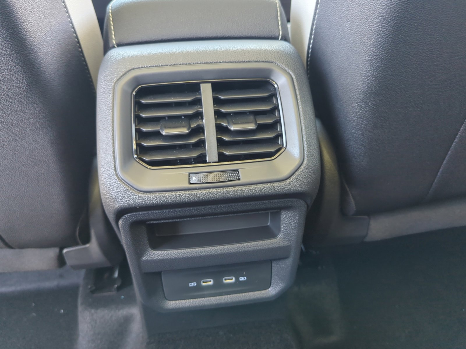 New 2026 Volkswagen Taos SE FWD image 30