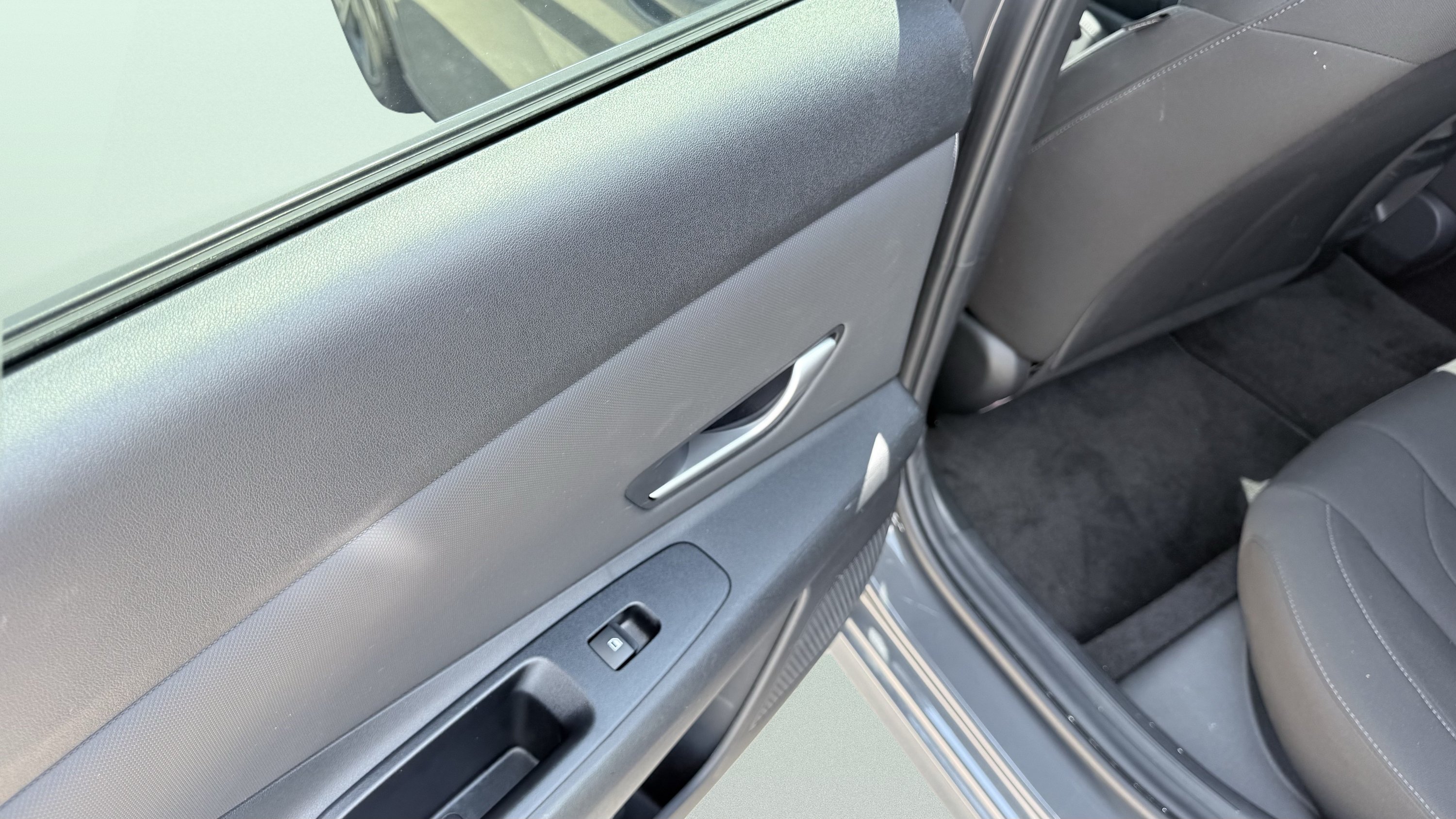 Used 2025 Hyundai Elantra SEL FWD image 23