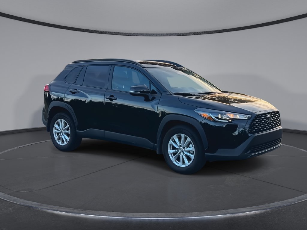 Used 2025 Toyota Corolla Cross LE FWD image 2