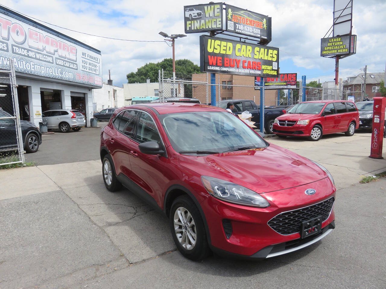 Used 2022 Ford Escape SE w/ Cold Weather Package AWD/4WD image 3