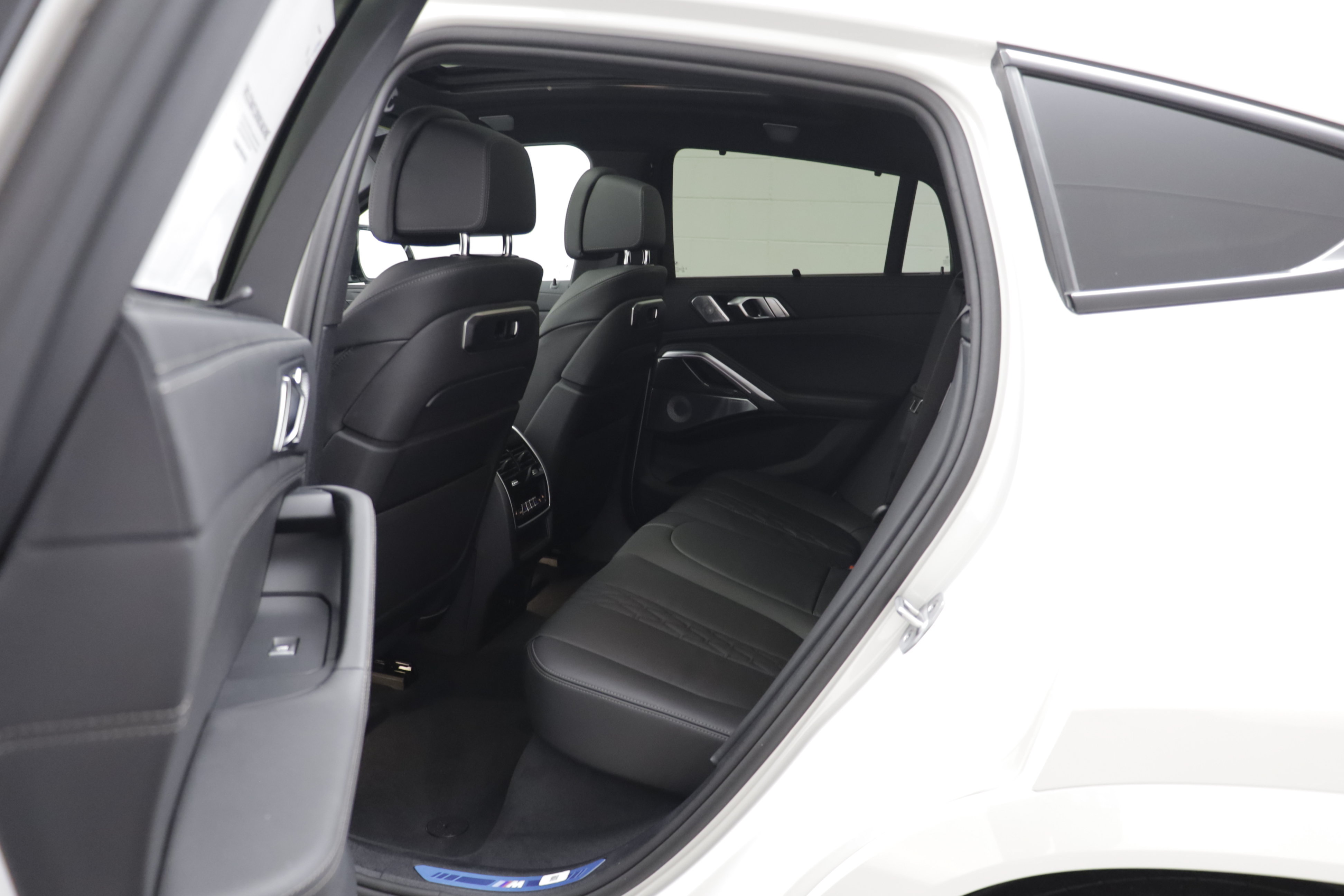 New 2027 BMW X6 M60i AWD/4WD image 16