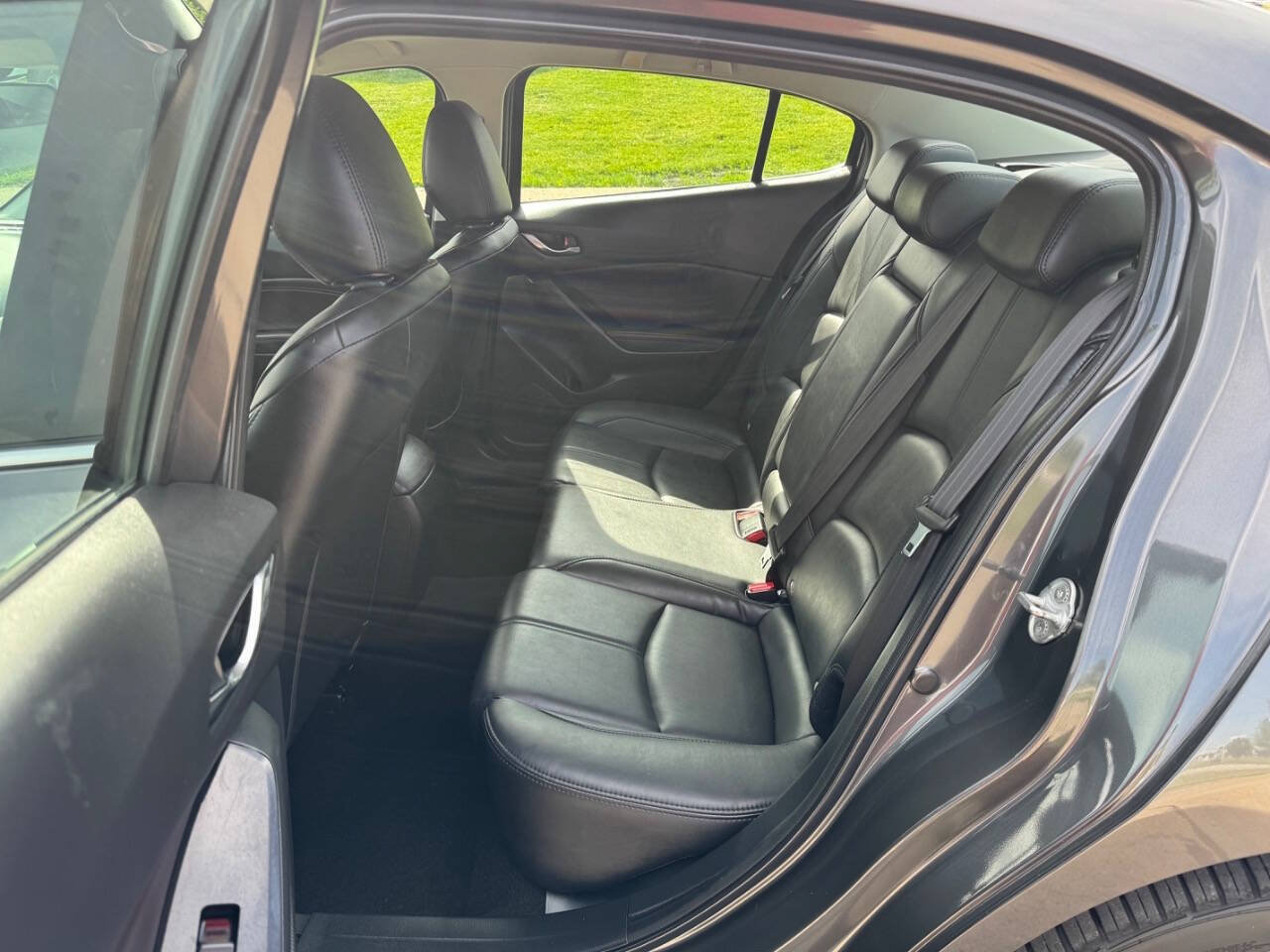 Used 2018 MAZDA MAZDA3 Touring FWD image 12