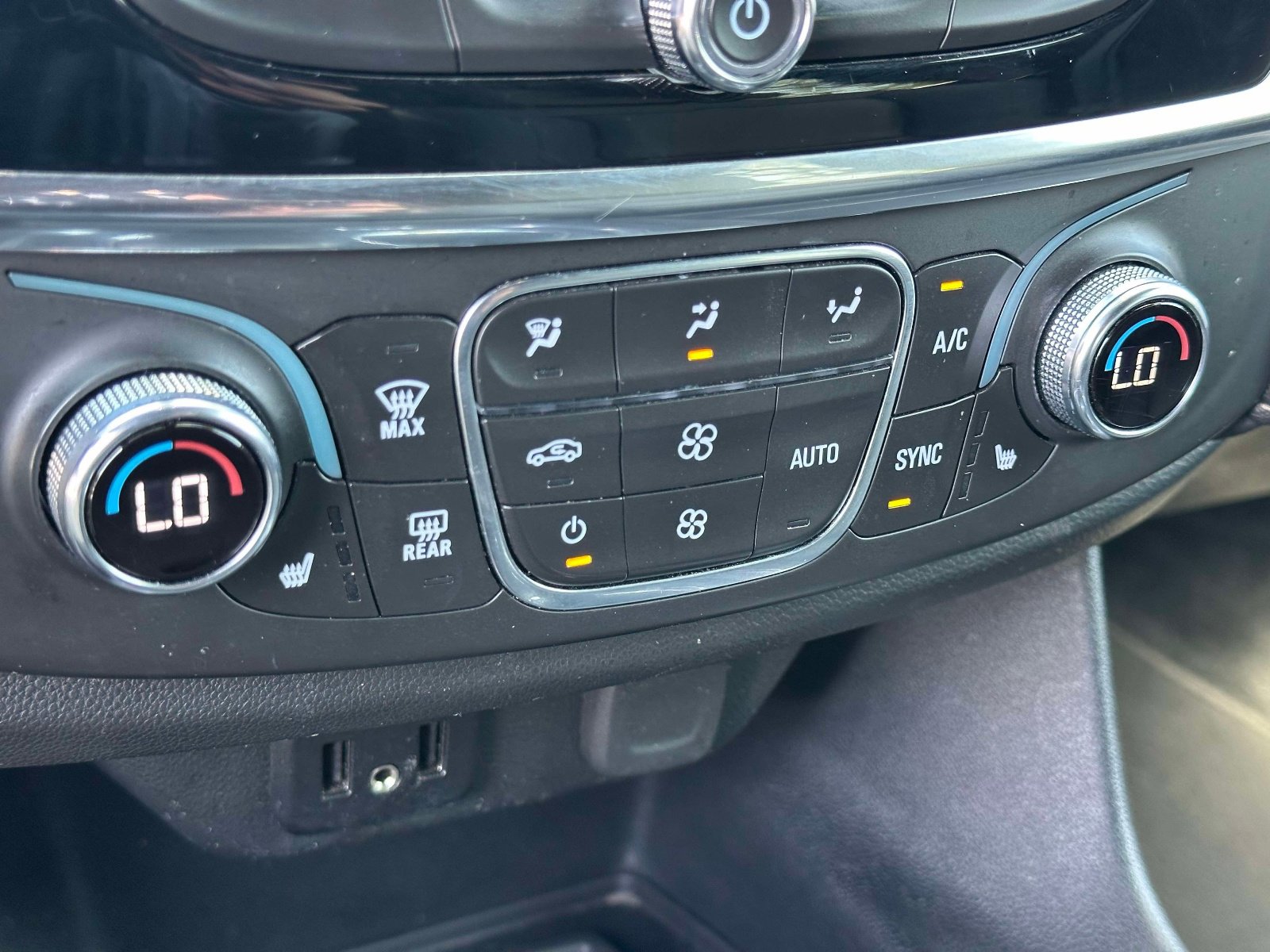 Used 2023 Chevrolet Traverse LT AWD/4WD image 30