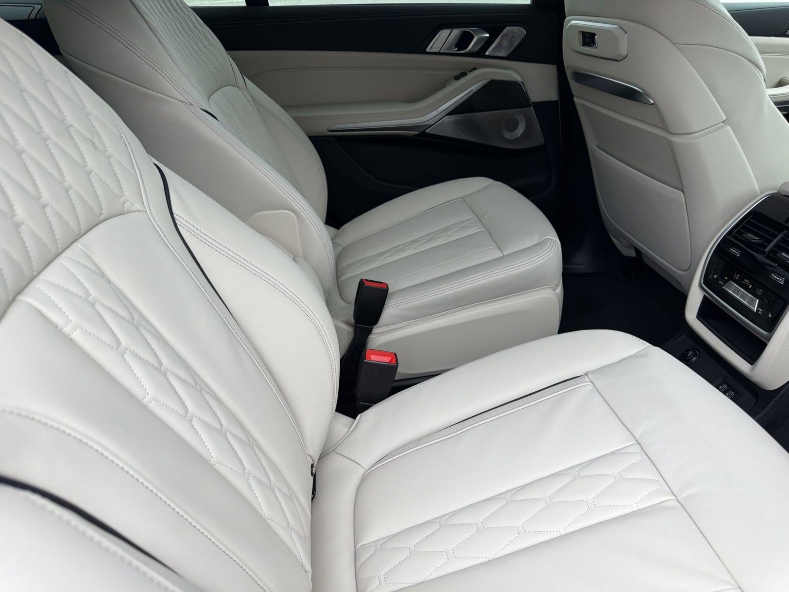New 2027 BMW X7 M60i AWD/4WD image 31