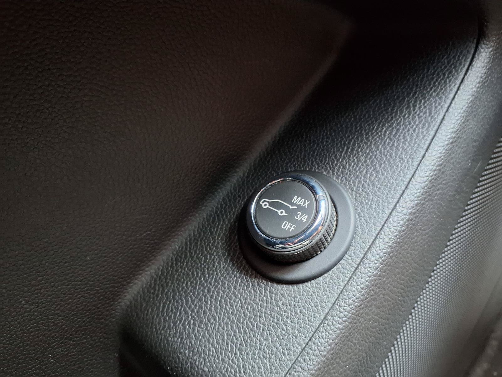 Used 2021 Chevrolet Traverse LT FWD image 21