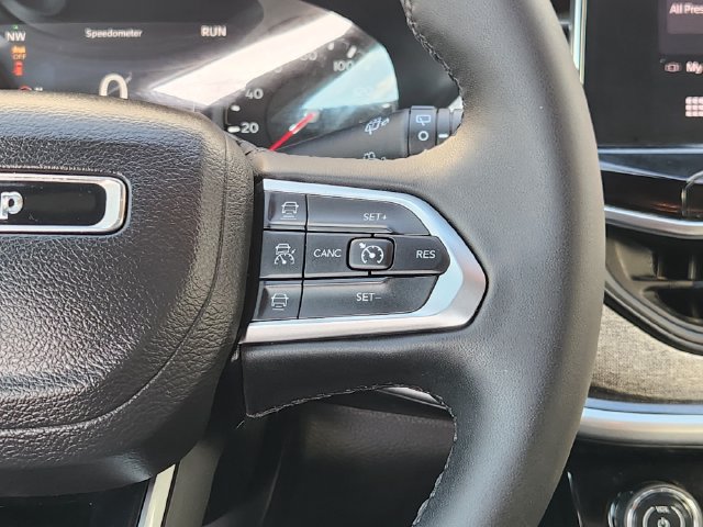 Used 2024 Jeep Compass Latitude AWD/4WD image 28