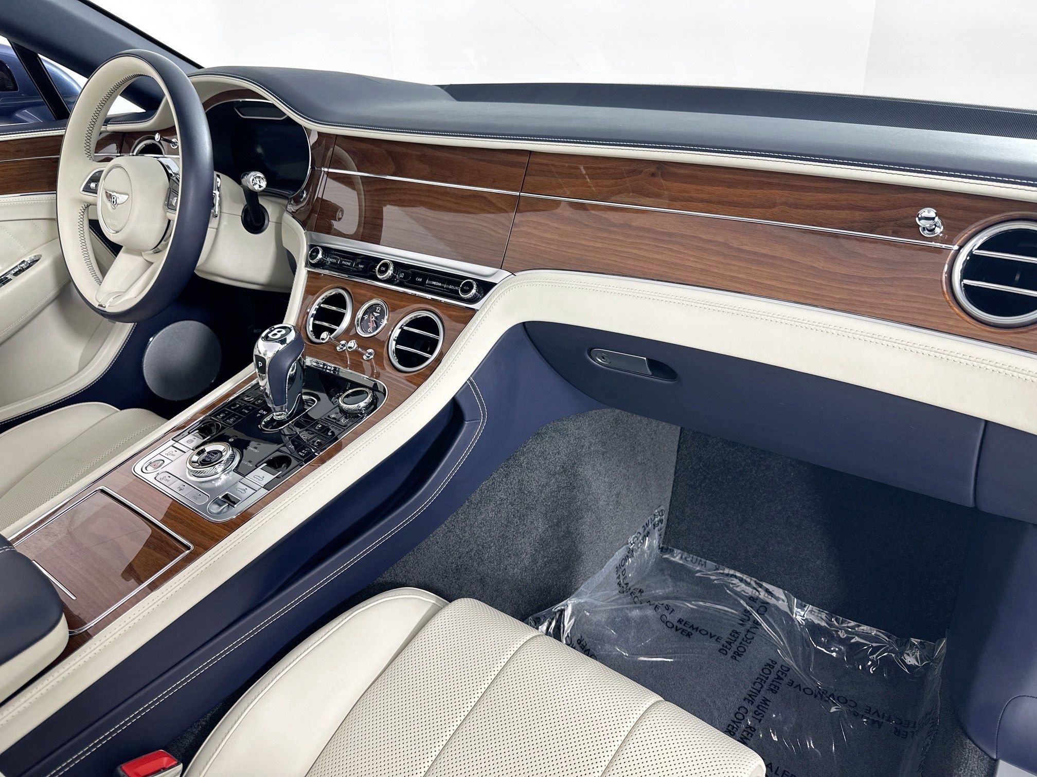 Used 2024 Bentley Continental GT V8 image 2