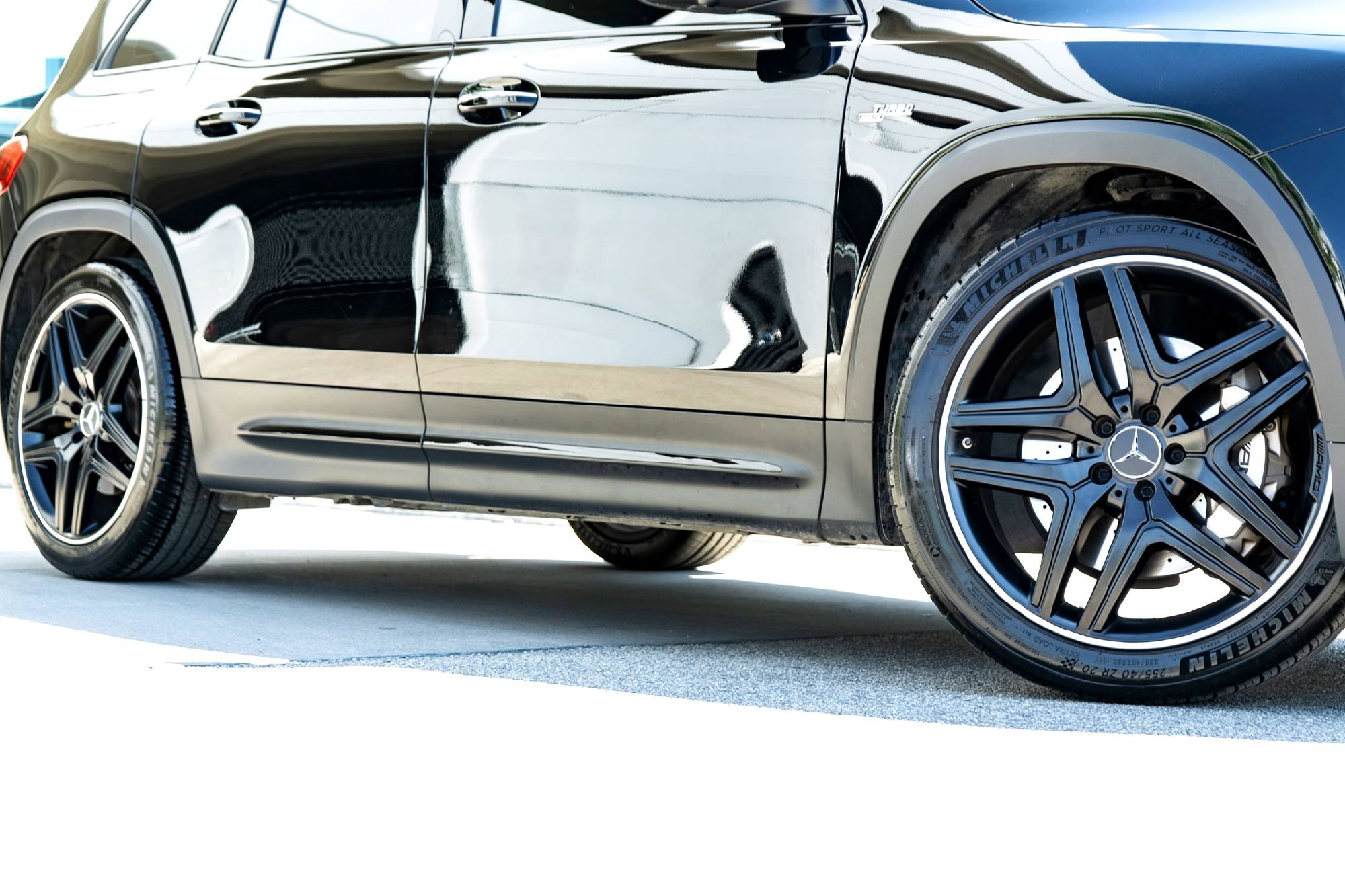 Certified 2022 Mercedes-Benz GLB 35 AMG 4MATIC image 2