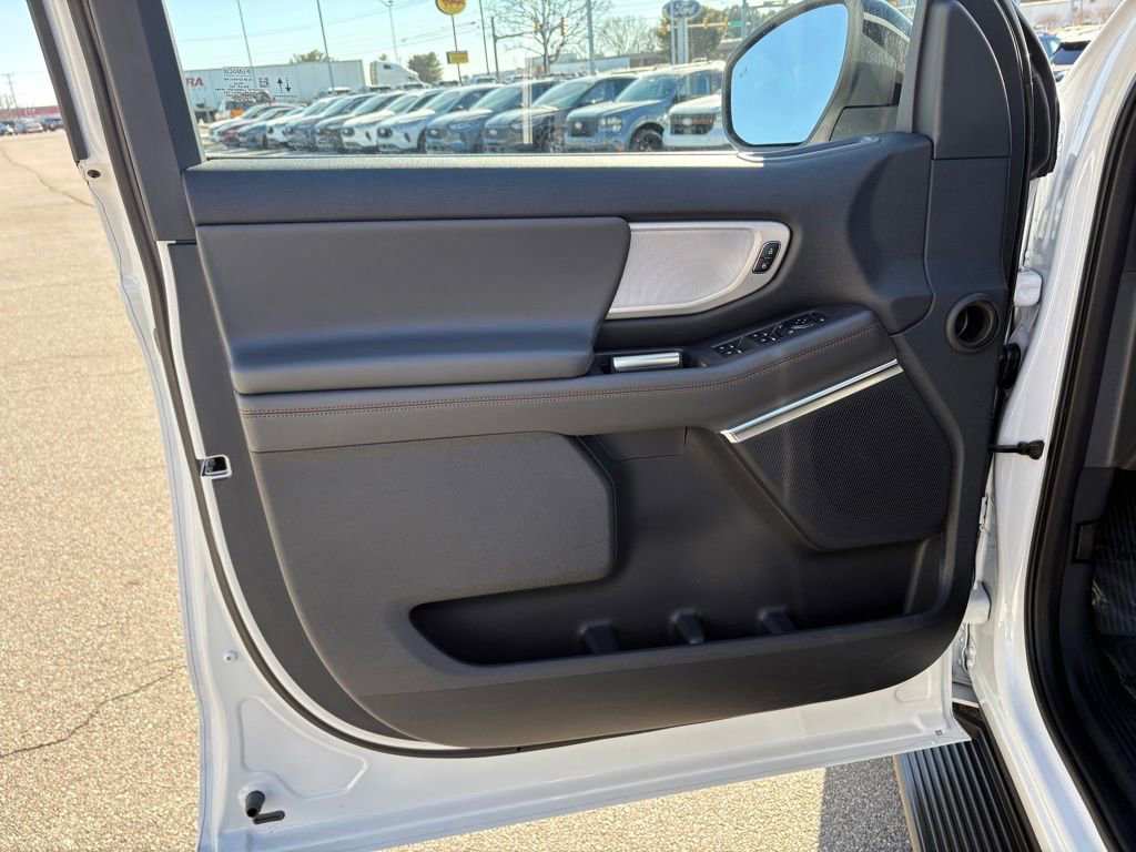 Certified 2025 Ford Expedition Active image 14