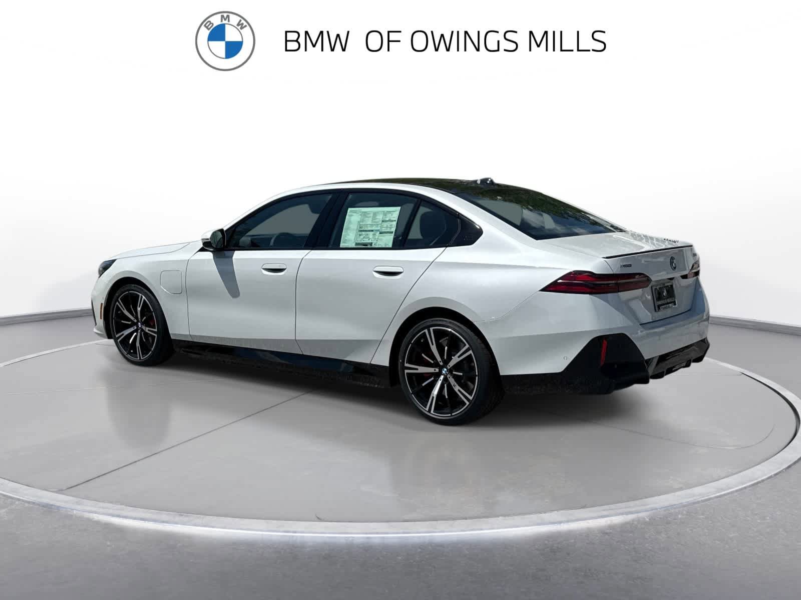 New 2026 BMW 550e xDrive w/ Premium Package AWD/4WD image 6