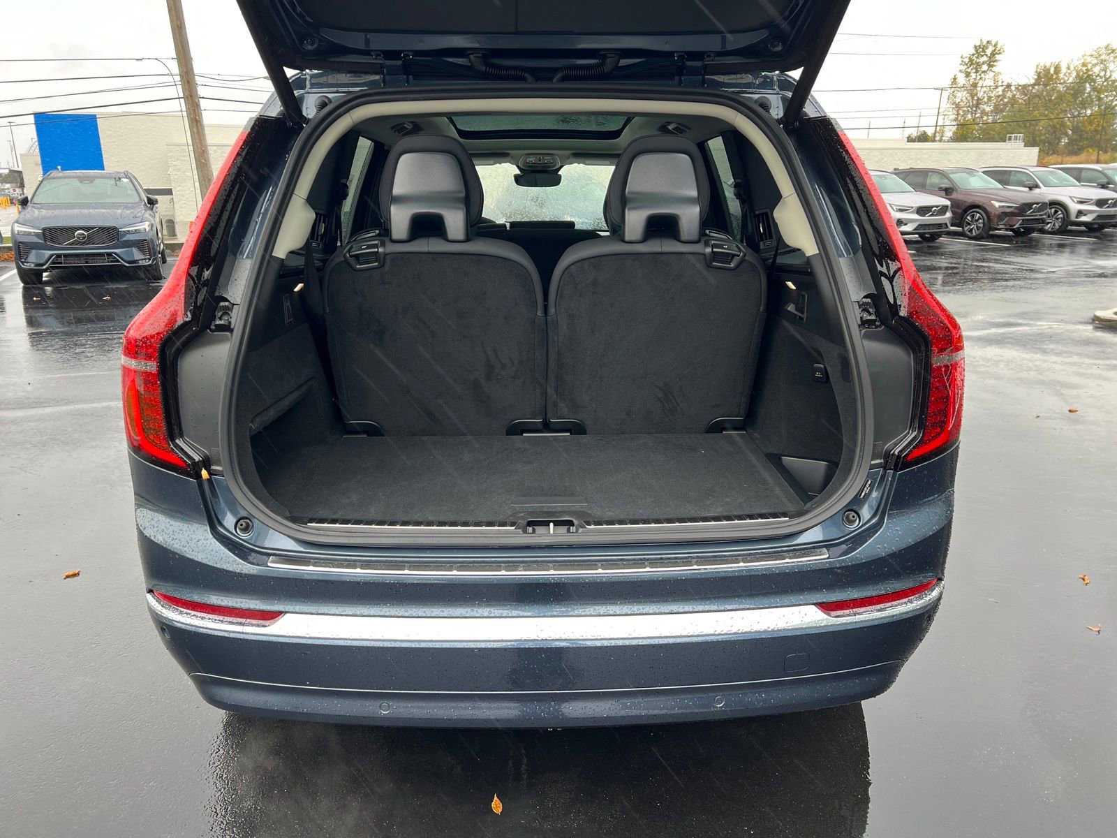 New 2026 Volvo XC90 B6 Plus w/ Protection Package Premier image 34