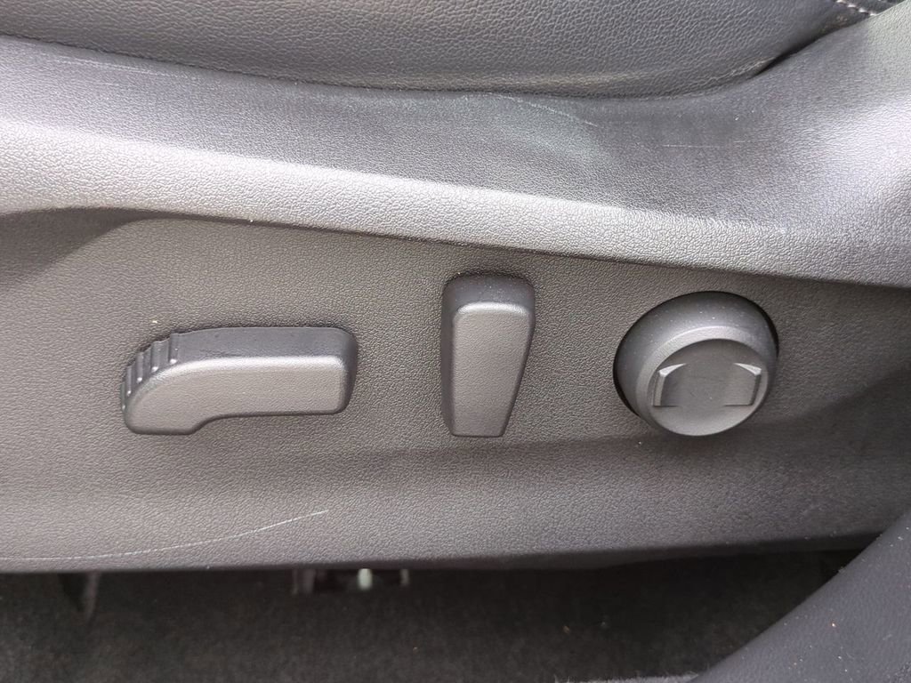 Used 2022 Subaru Forester Touring image 12