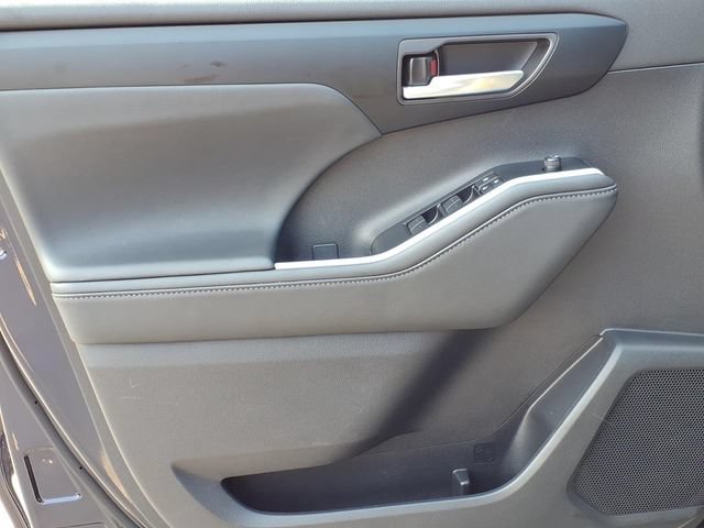 Used 2026 Toyota Highlander XLE AWD/4WD image 15