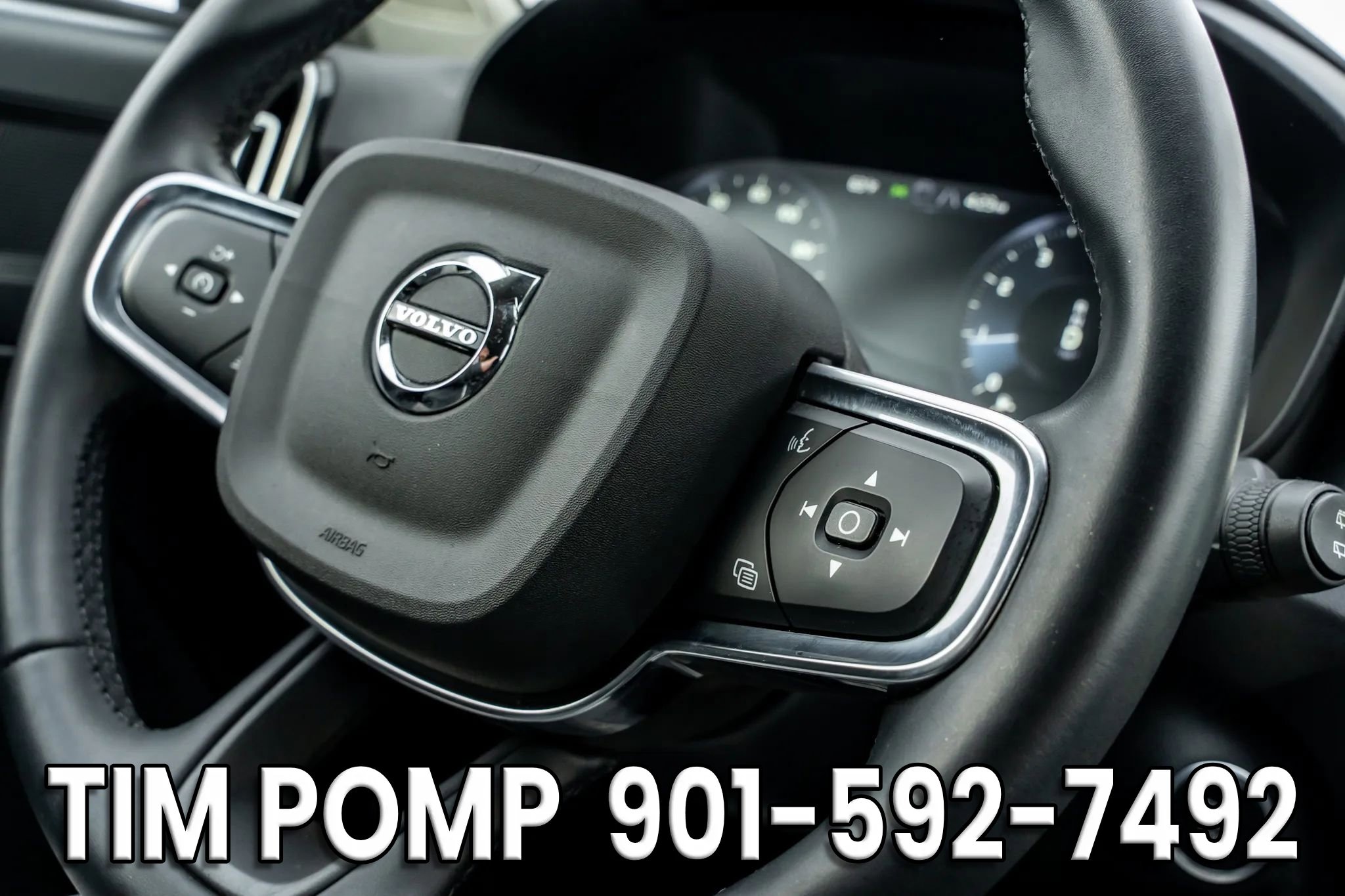 Used 2022 Volvo XC40 T5 Momentum image 23