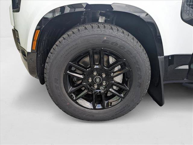 New 2025 Land Rover Defender 110 X-Dynamic SE image 10