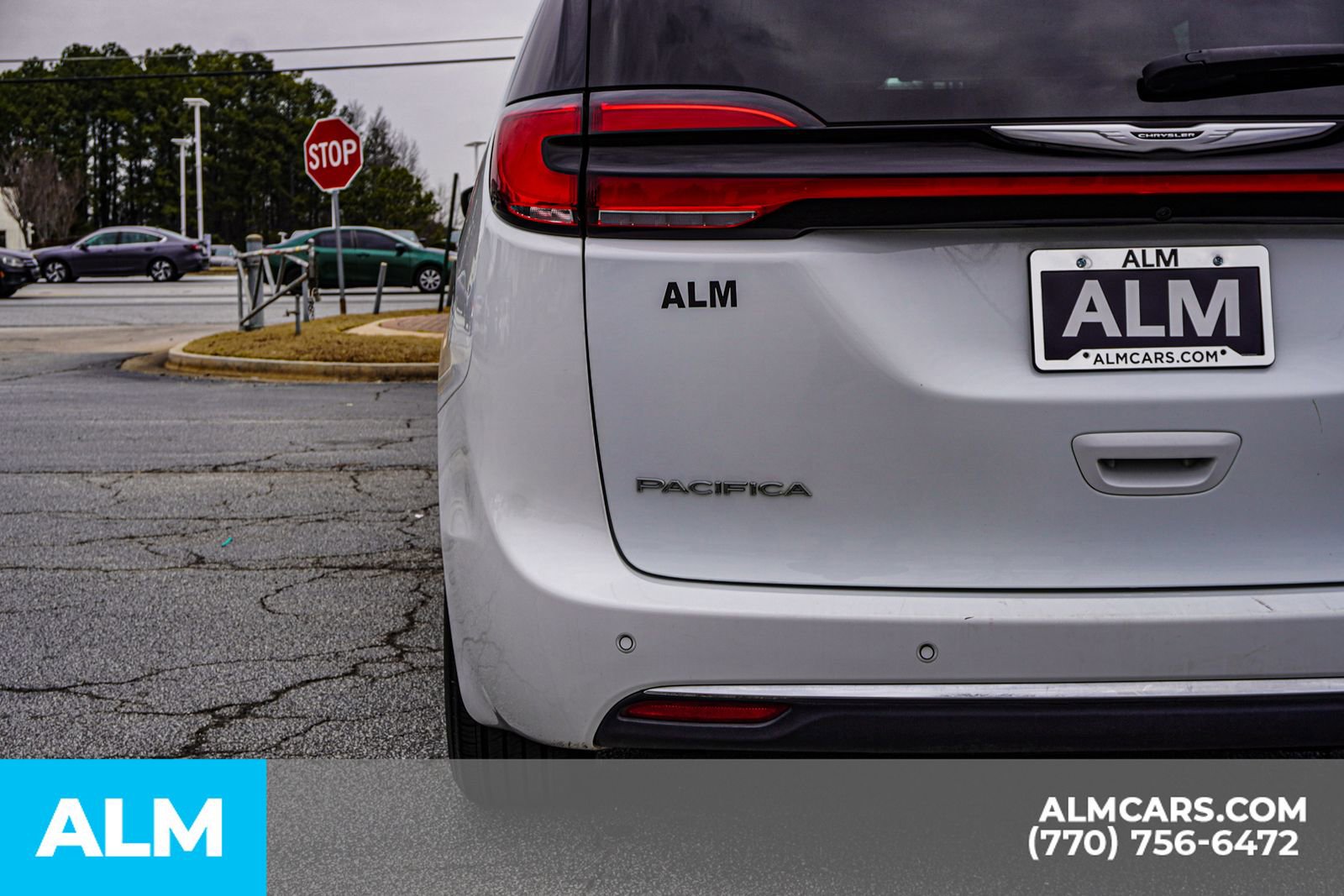 Used 2023 Chrysler Pacifica Touring-L image 17