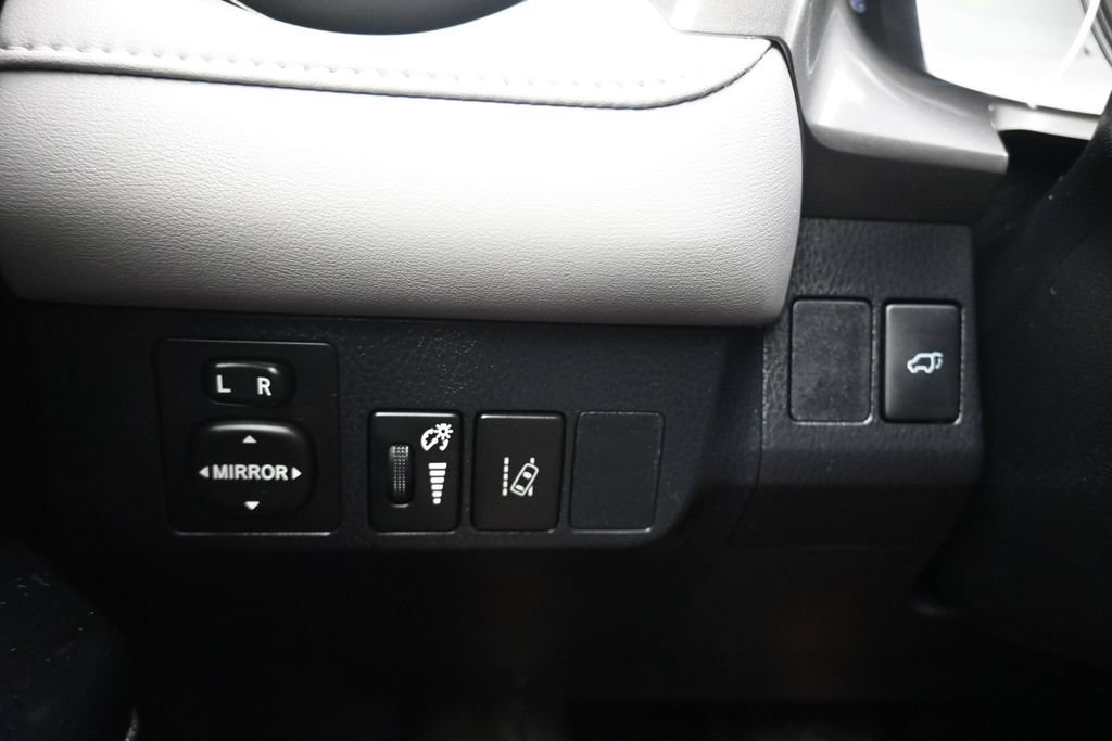 Used 2018 Toyota RAV4 Limited AWD/4WD image 27