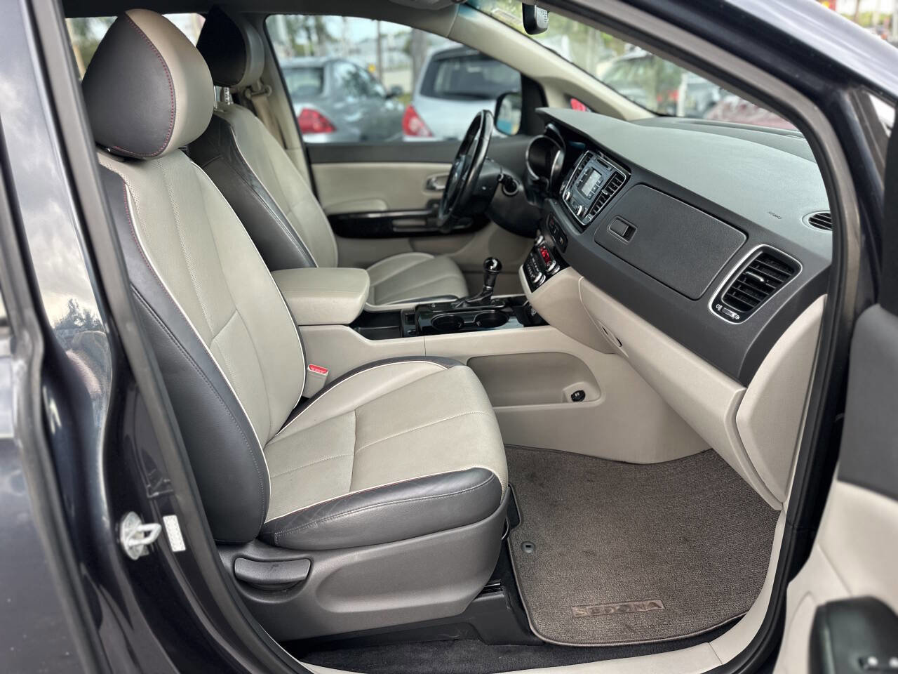 Used 2016 Kia Sedona EX image 28